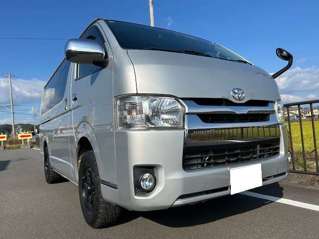 Toyota Hiace Van 3