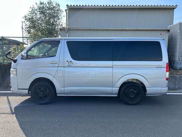 Toyota Hiace Van 4
