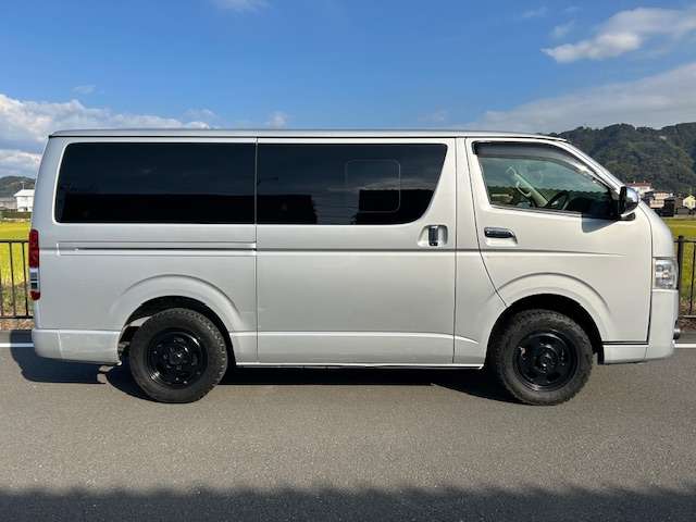 Toyota Hiace Van 5
