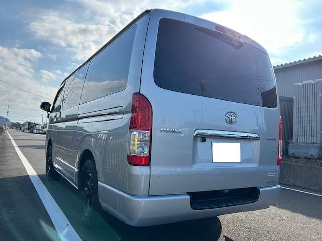 Toyota Hiace Van 6