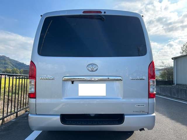 Toyota Hiace Van 7