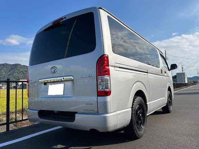 Toyota Hiace Van 8