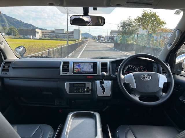 Toyota Hiace Van 9