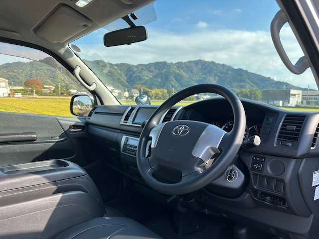 Toyota Hiace Van 10