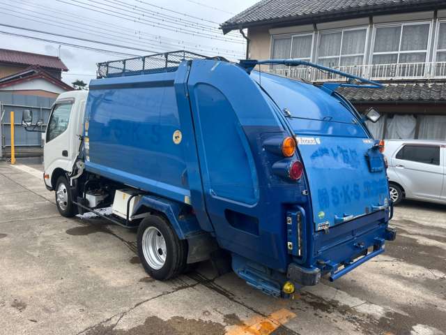 Hino Dutro 4