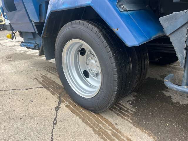 Hino Dutro 8
