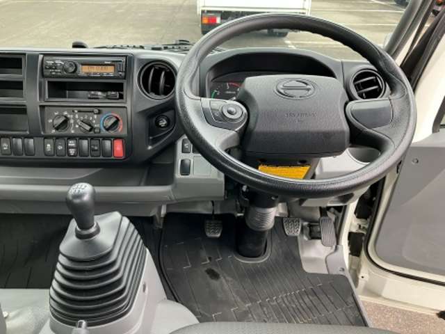Hino Dutro 11