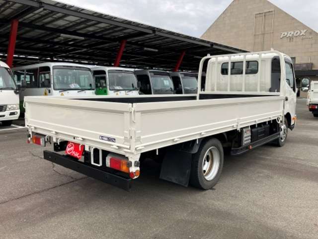 Hino Dutro 9