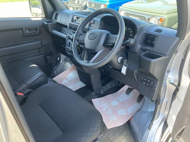 Daihatsu Hijet Cargo 12