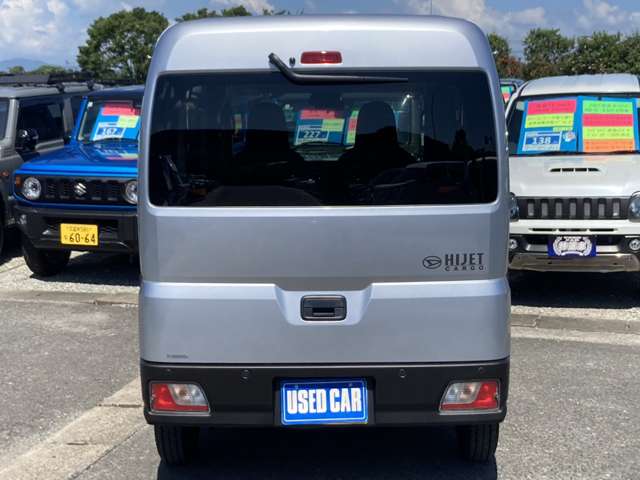 Daihatsu Hijet Cargo 7