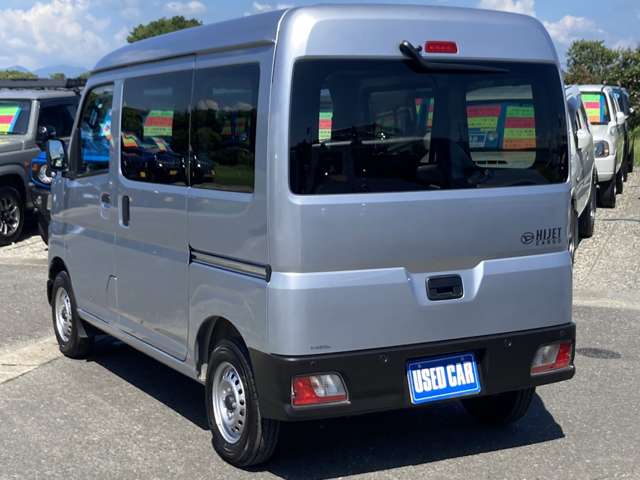 Daihatsu Hijet Cargo 8