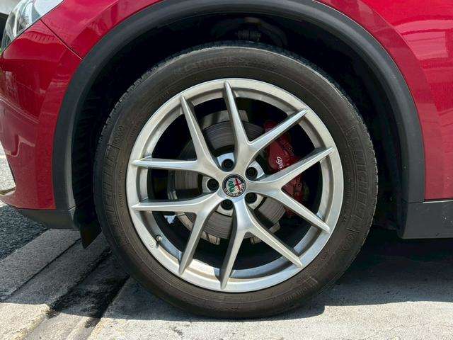 Alfa Romeo Stelvio 4