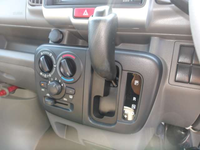 Nissan NV100 Clipper 11