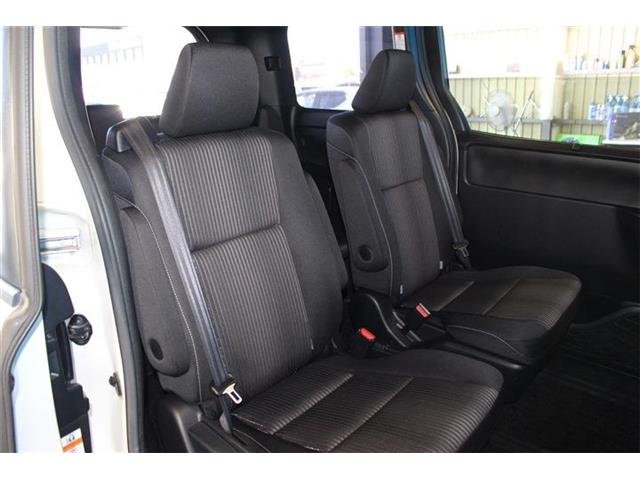 Toyota Voxy 12