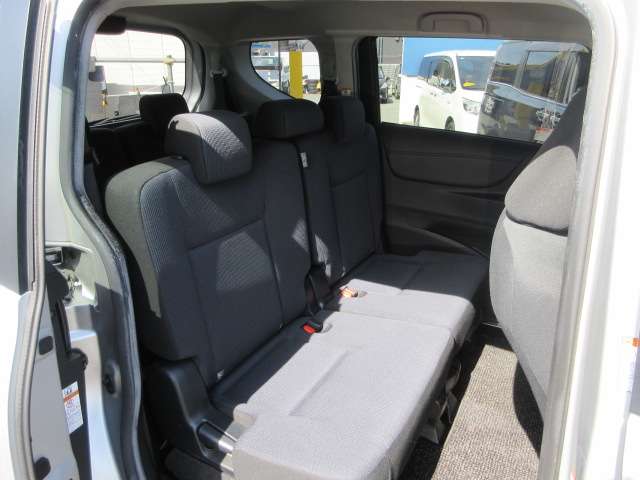 Toyota Sienta 11
