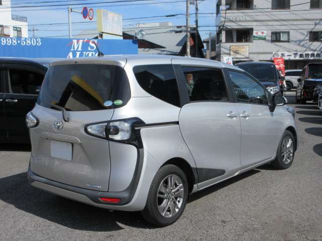 Toyota Sienta 6