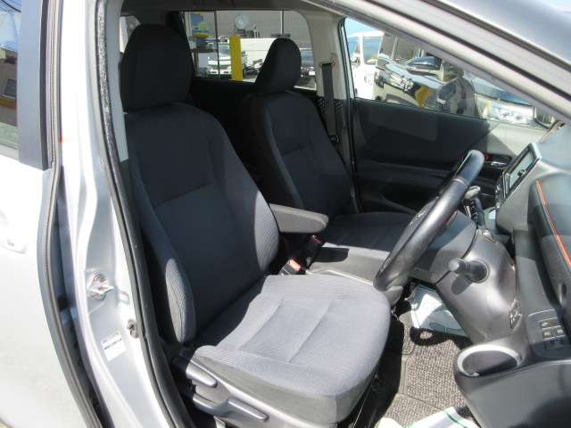 Toyota Sienta 9