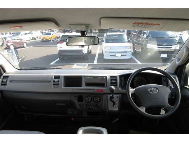 Toyota Hiace 7