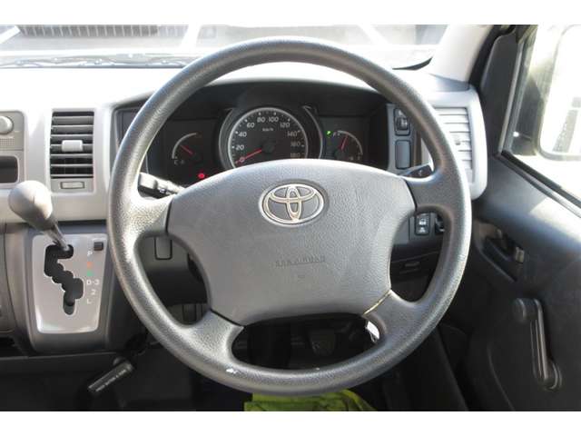 Toyota Hiace 8