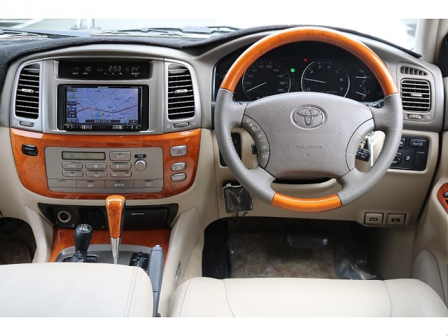 Toyota Land Cruiser Cygnus 12