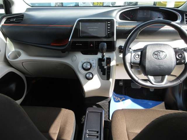 Toyota Sienta 2