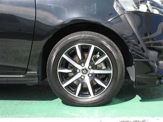 Toyota Sienta 4