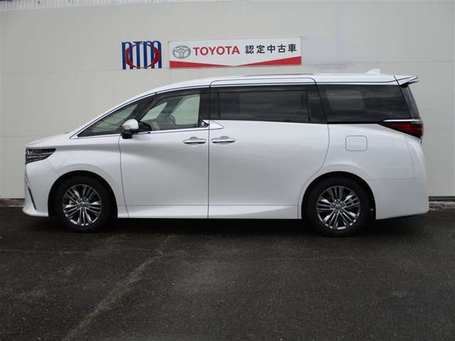 Toyota Alphard 4