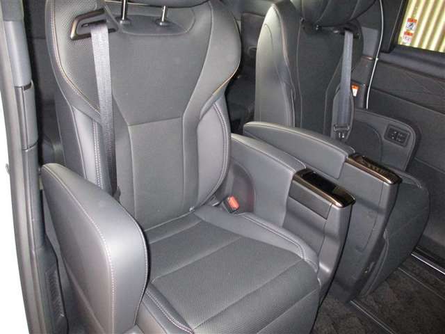 Toyota Alphard 9
