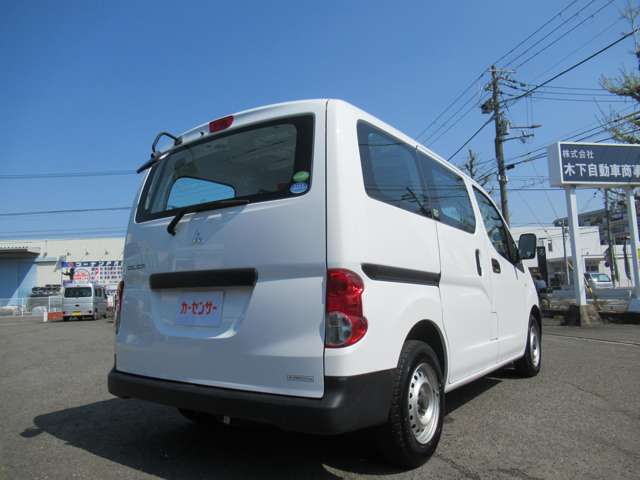 Mitsubishi Delica Van 2
