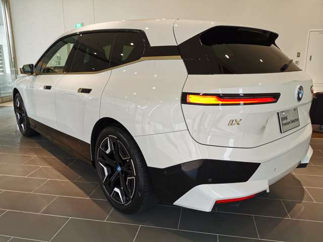 BMW iX 9