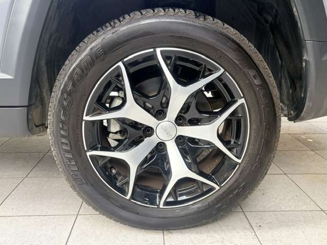 Jeep Commander 12