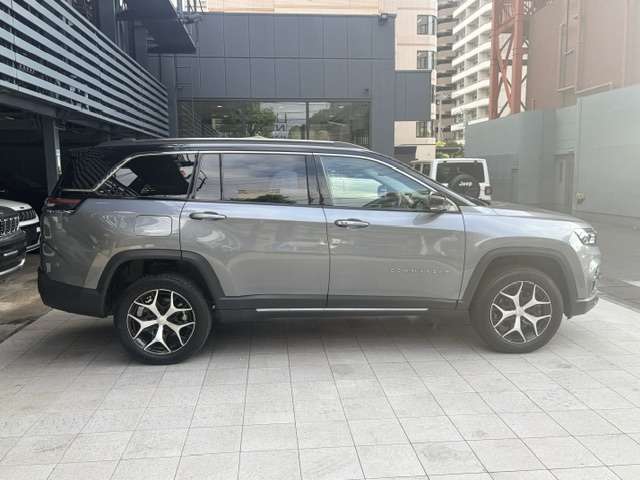Jeep Commander 7