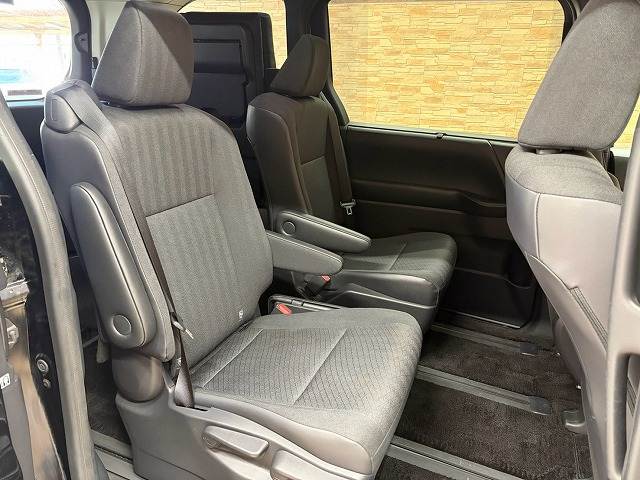 Toyota Noah 11