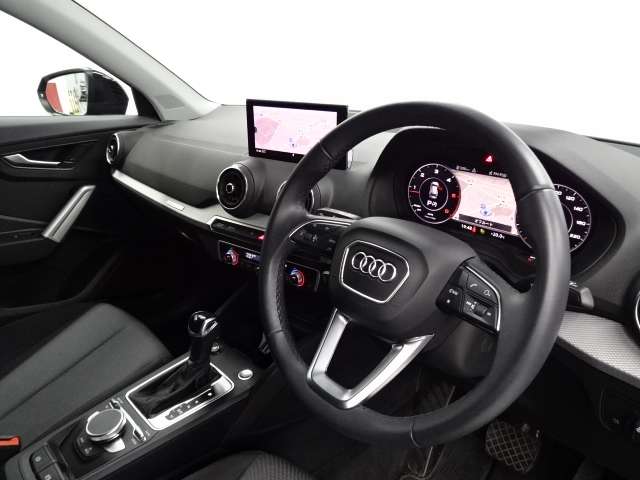 Audi Q2 12