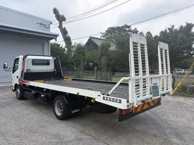 Hino Dutro 4