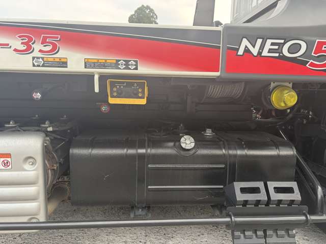 Hino Dutro 9