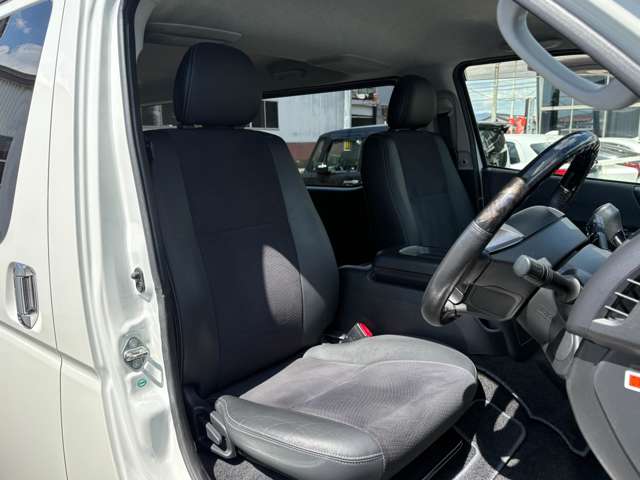 Toyota Regius Ace 11