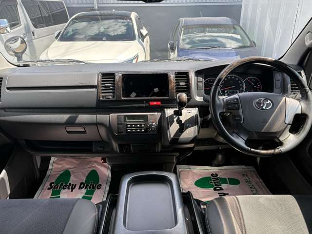 Toyota Regius Ace 12