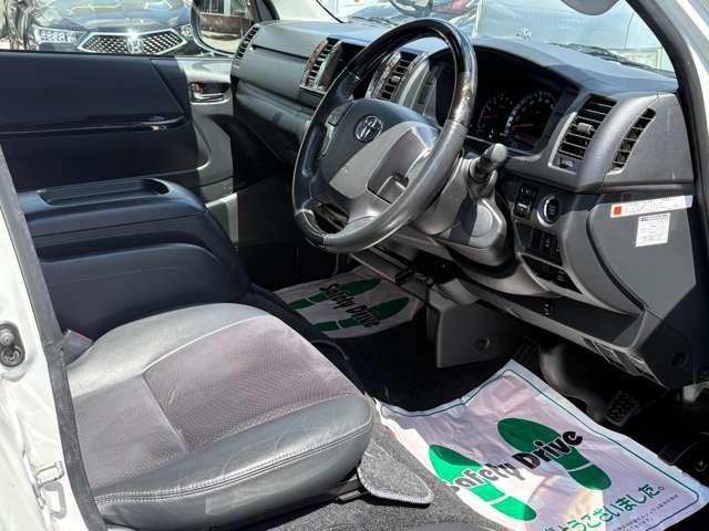 Toyota Regius Ace 10