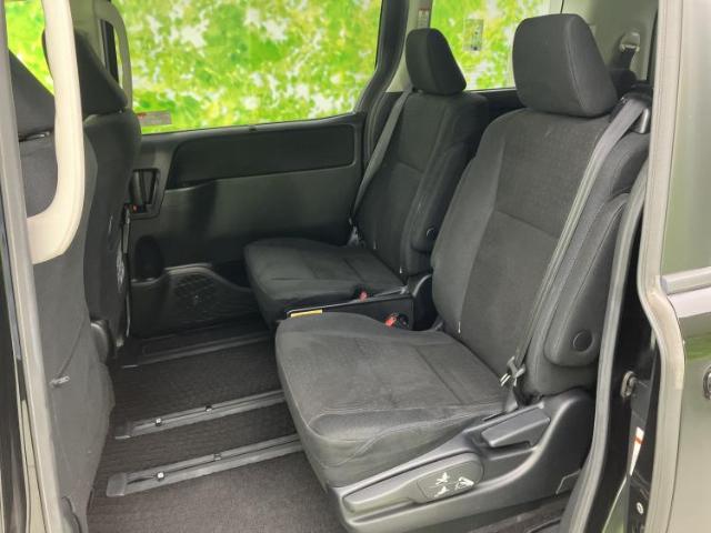Toyota Noah 10