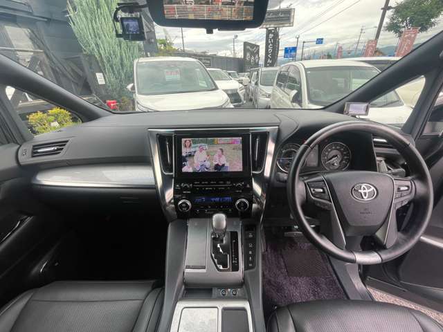 Toyota Alphard 8