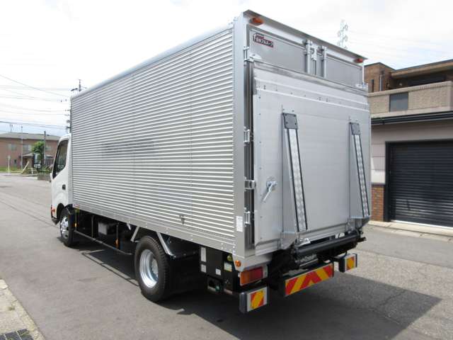 Hino Dutro 12