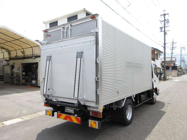 Hino Dutro 6