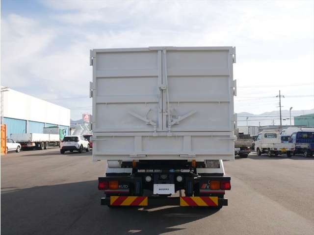 Isuzu Forward 8