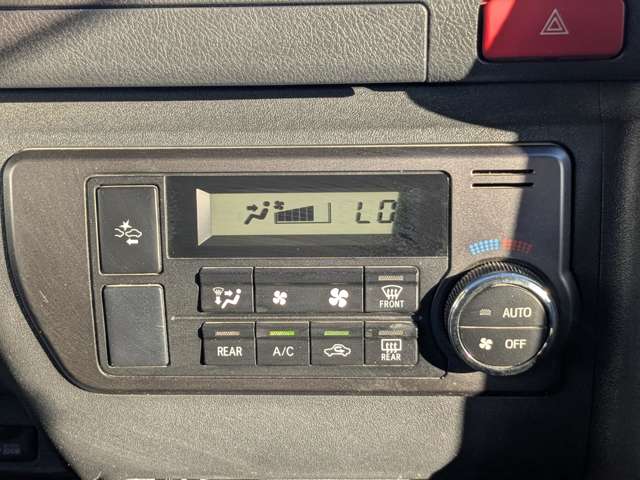 Toyota Hiace Van 8