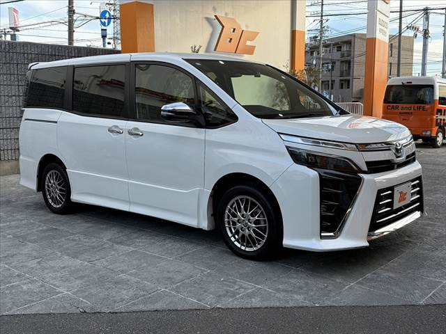 Toyota Voxy 8