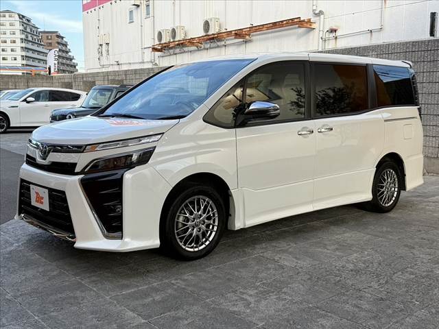 Toyota Voxy 10