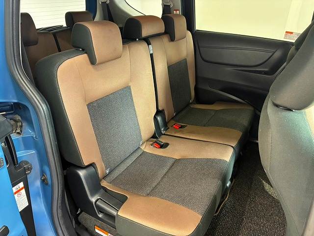 Toyota Sienta 11
