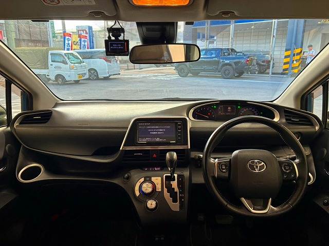 Toyota Sienta 2