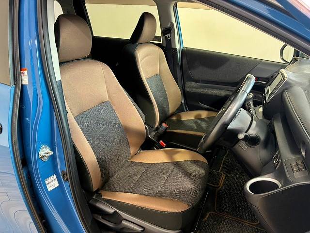 Toyota Sienta 10